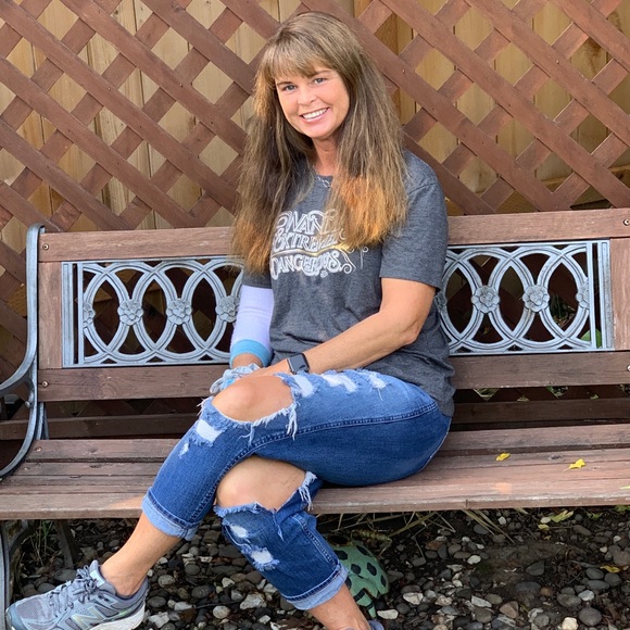 Meet your Posher, April - Picture 1 of 5